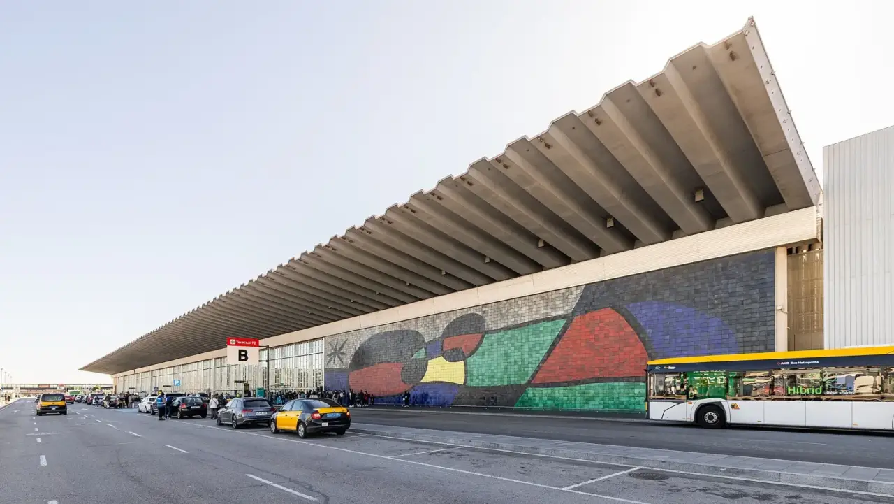 Barselona El Prat Havalimanı terminali ve şehir ulaşımı