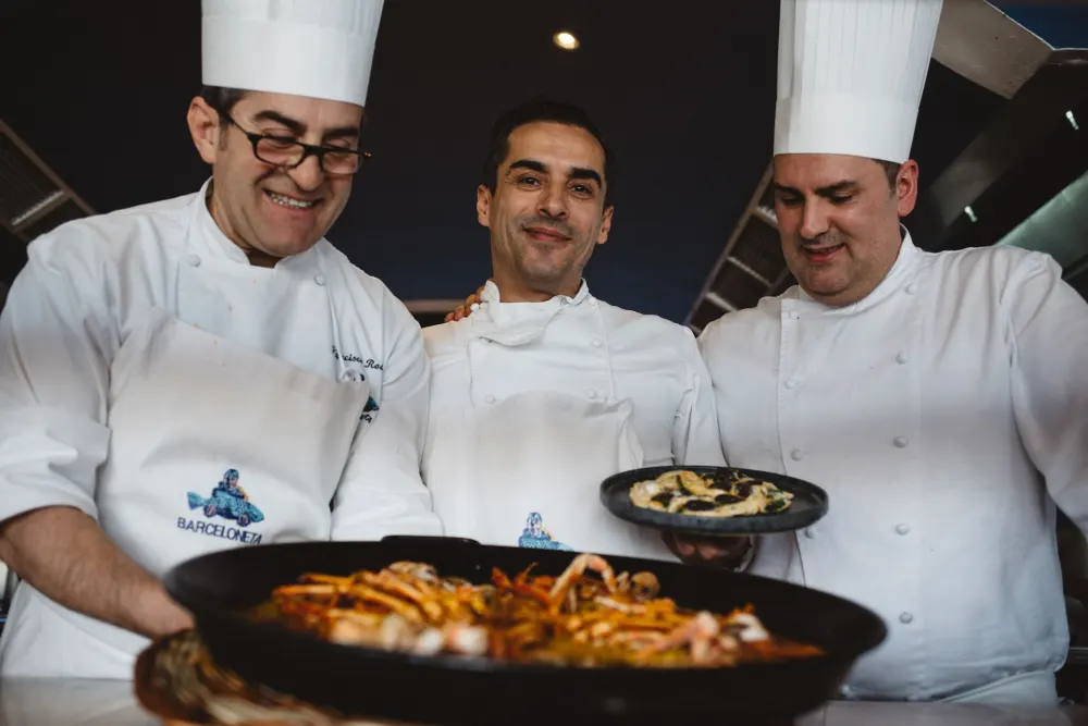 Barceloneta Restaurant Barselona şefleri ve servis atmosferi